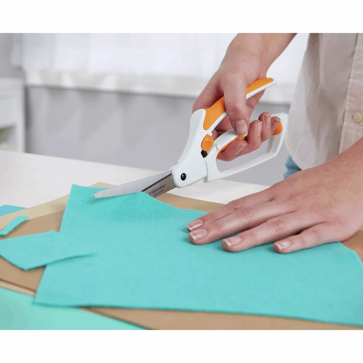 Scissors: EasyAction™: 24cm Softgrip Fabric Scissors
