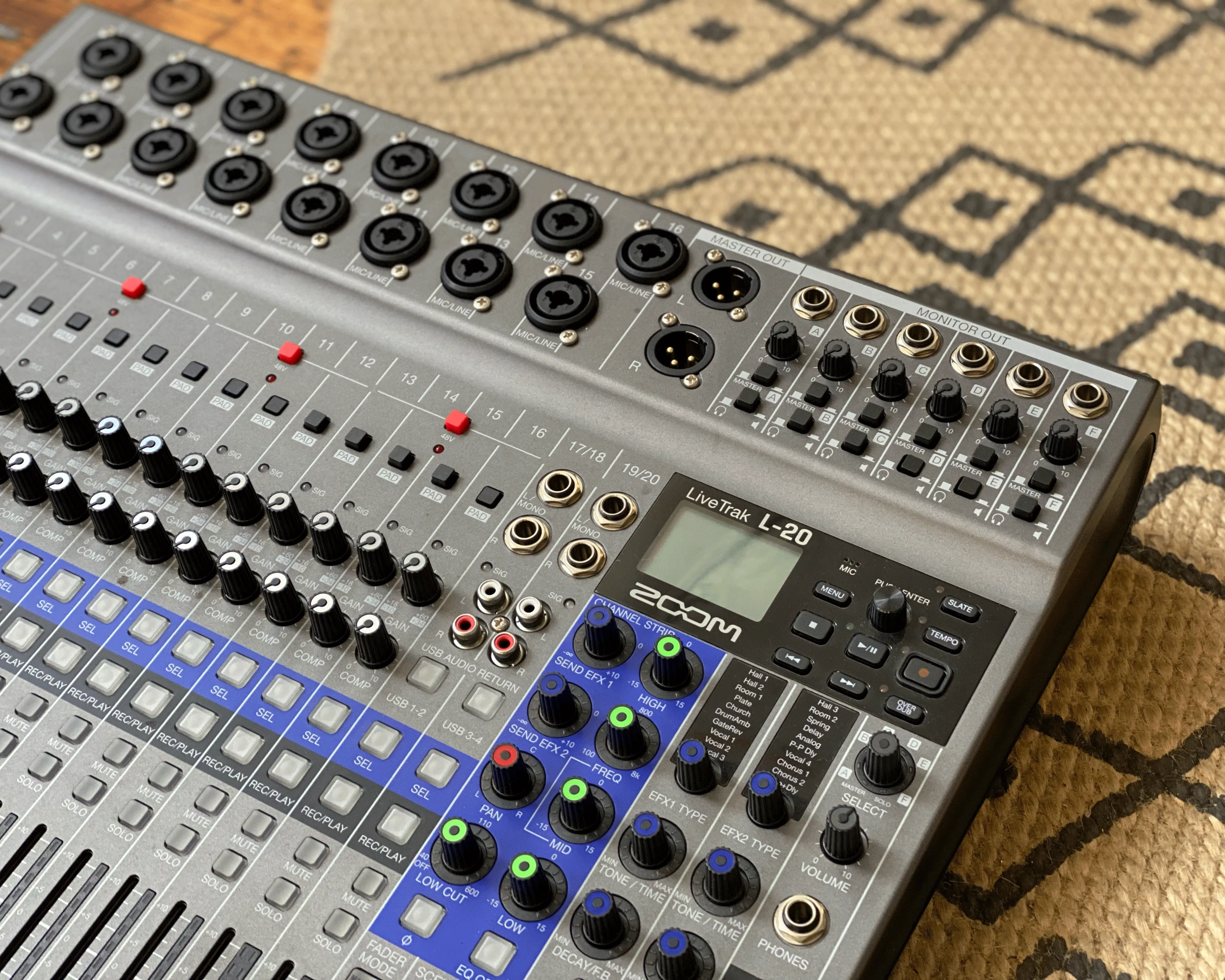 Zoom Livetrak L-20
